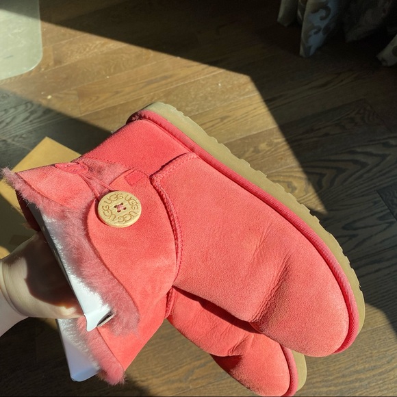 UGG pink boots with fur insole and wooden button size 7 - Picture 7 of 16